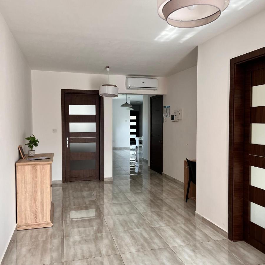 F4 Room 3, Private Room Two Single Beds Shared Bathroom Msida Exterior photo