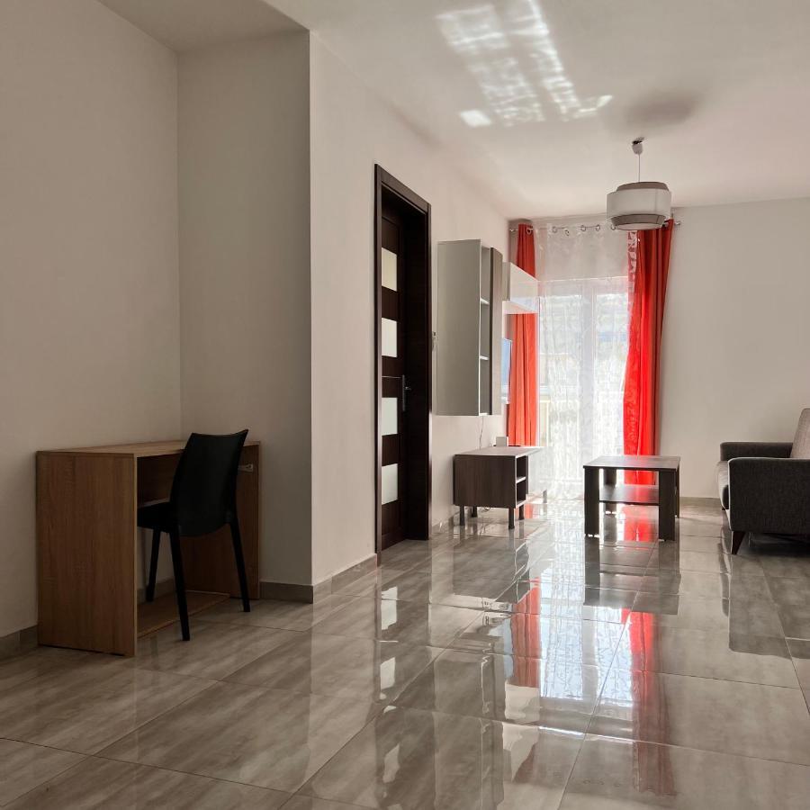 F4 Room 3, Private Room Two Single Beds Shared Bathroom Msida Exterior photo