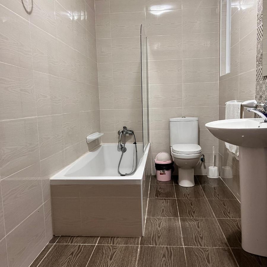 F4 Room 3, Private Room Two Single Beds Shared Bathroom Msida Exterior photo